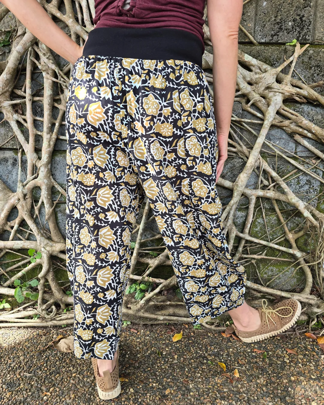 Yoga Pants - Gold Flowers